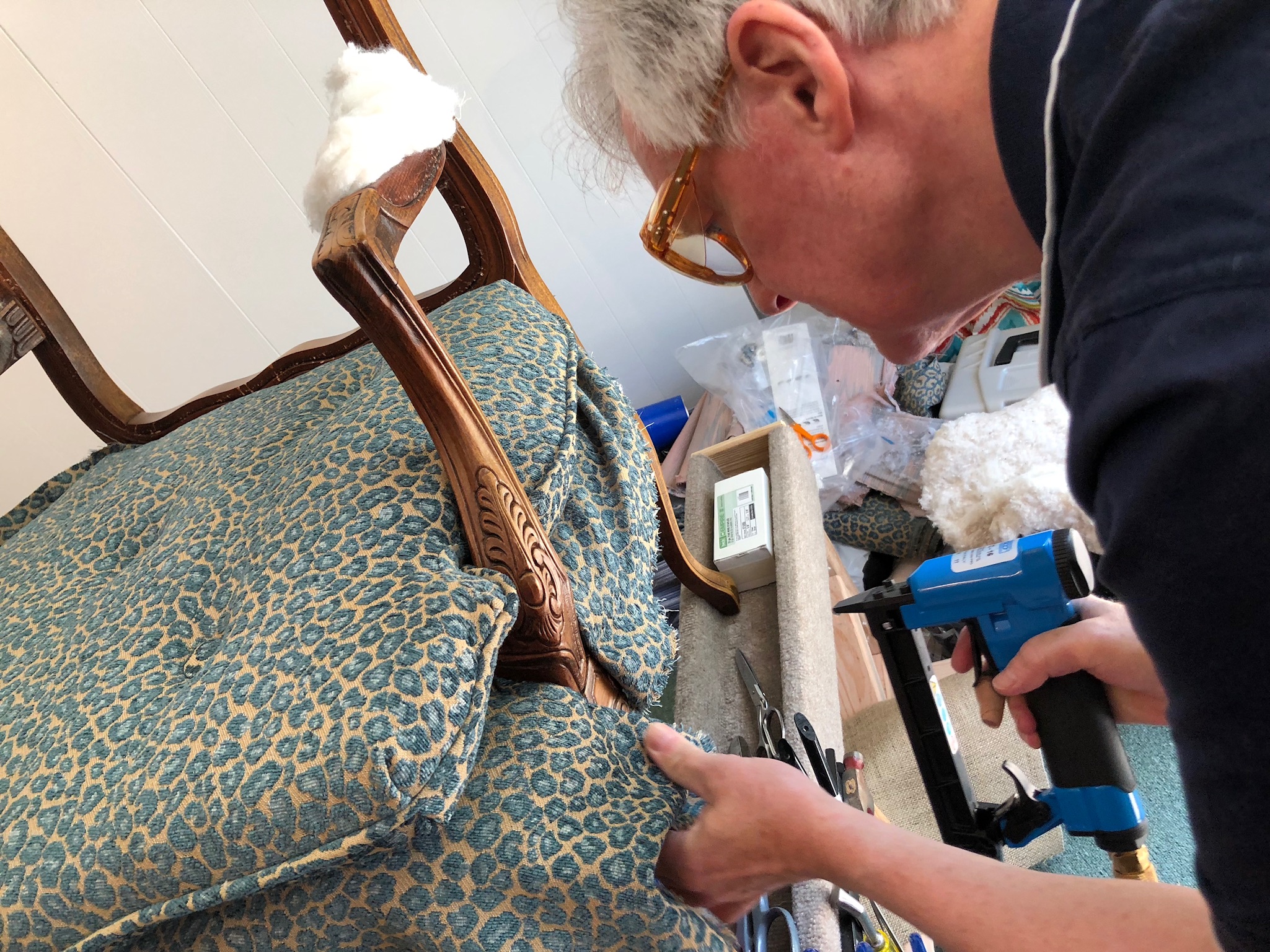 Kims upholstery workshop Kip gluing double welt cord